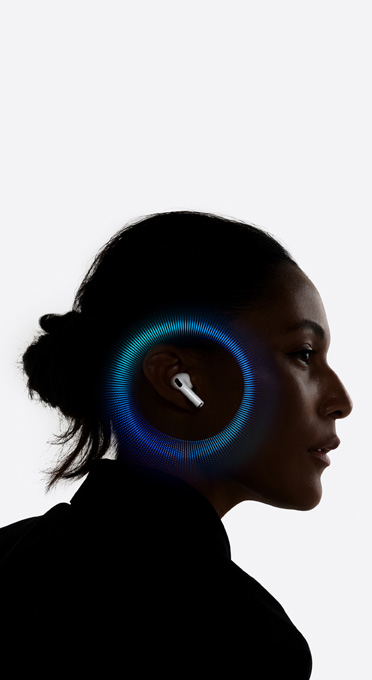 AirPods Pro 3 ‑kuulokkeita käyttävä henkilö, jonka korvan ympärillä näkyy ääniaaltoja